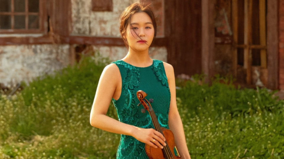 Esther Yoo Esther Yoo