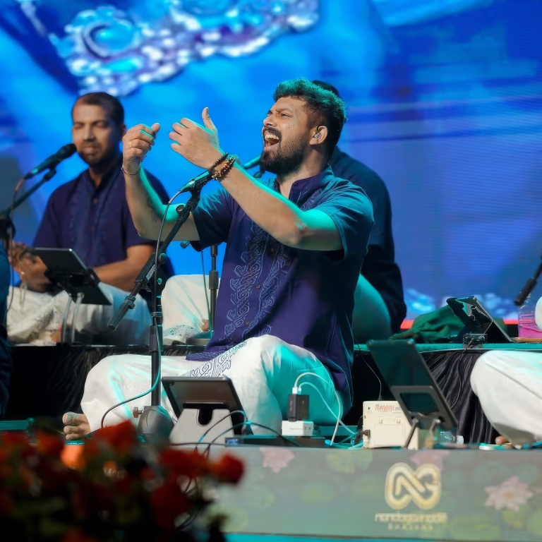 Nandagovindam Bhajans