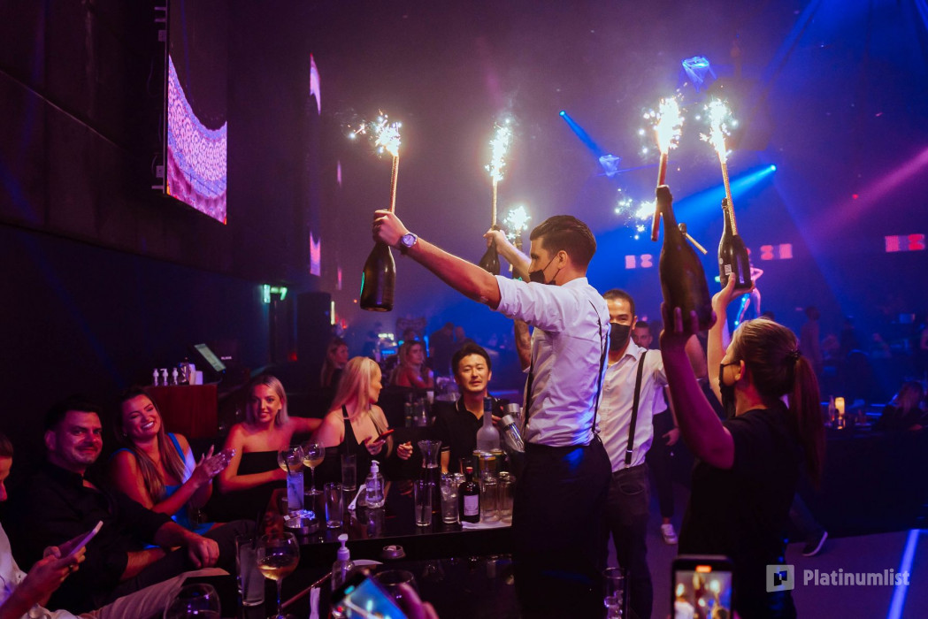 BLACK presents NOIR w/ Yann Turner & DJ Slim в Дубай: Галерея фото zgy7yz