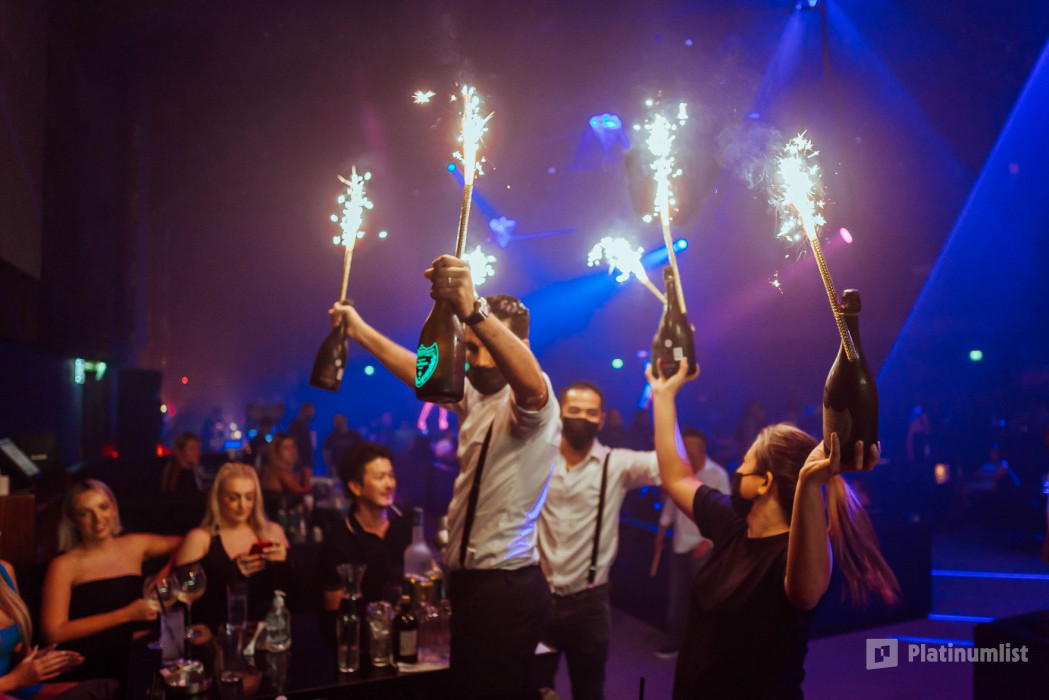 BLACK presents NOIR w/ Yann Turner & DJ Slim в Дубай: Галерея фото zov7yn