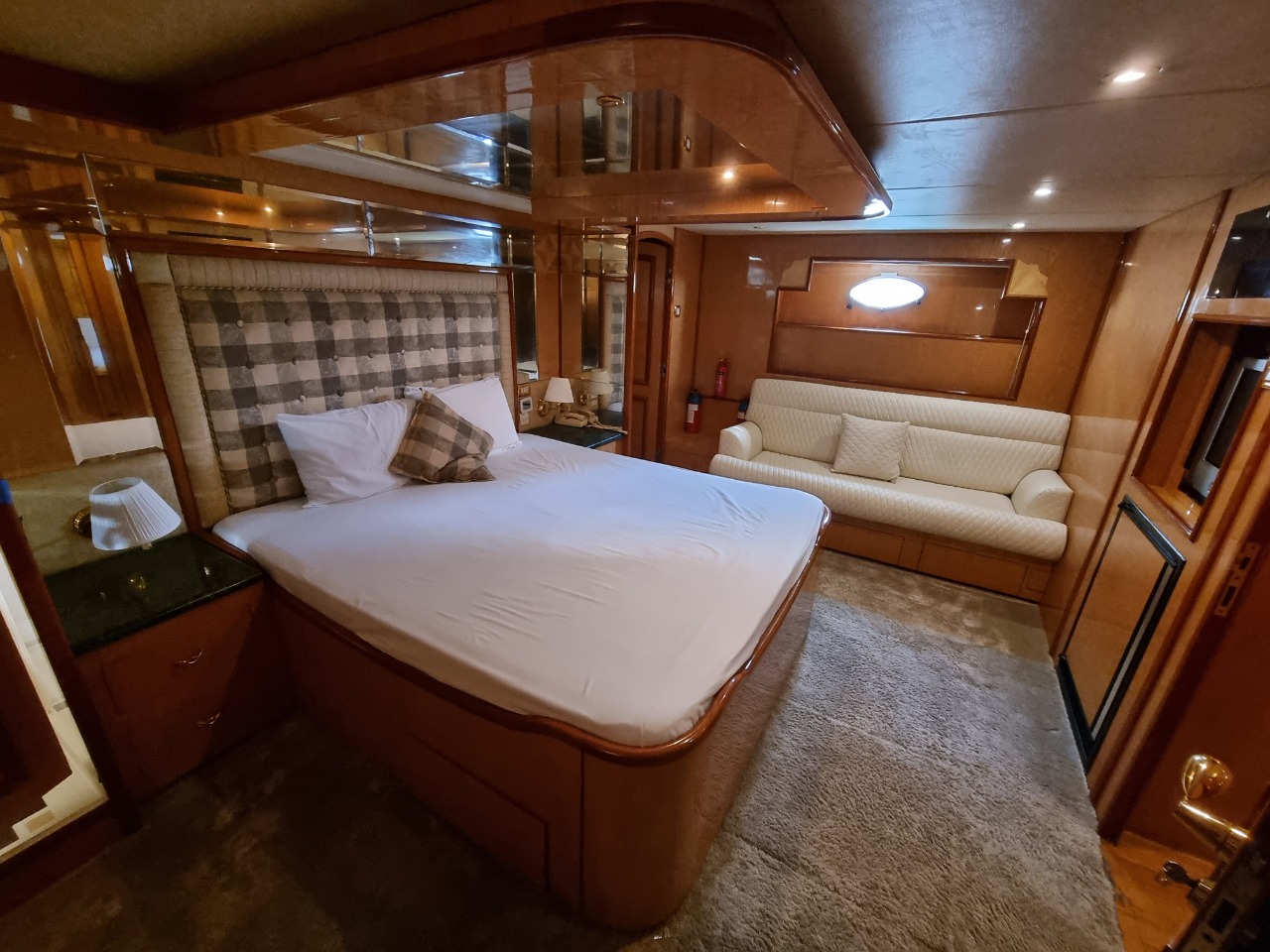 Photo from LEO Events Yacht Cruise in Dubai: Gallery Photo 3pdo03