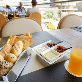 Photo from Burj Khalifa At the Top + Armani Deli in Dubai: Gallery Photo 38yvrn