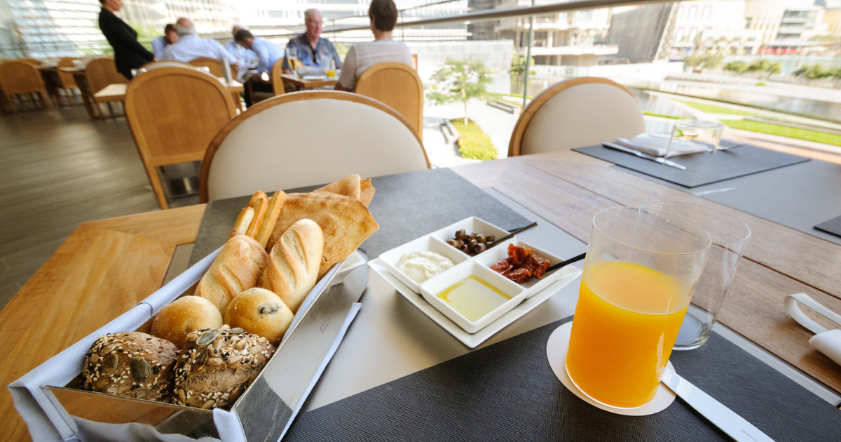 Photo from Burj Khalifa At the Top + Armani Deli in Dubai: Gallery Photo 38yvrn