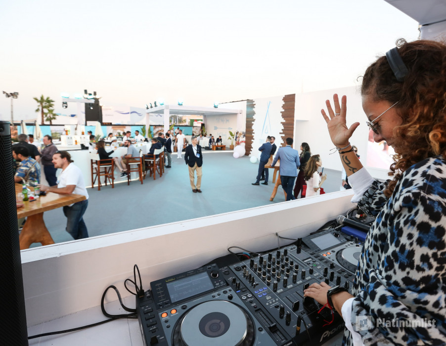 zvxv83 استديو الصور :دبي في Dubai International Boat Show