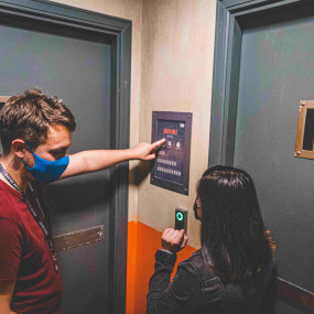 34x2vn استديو الصور :أبوظبي في جزيرة السجن أبوظبي