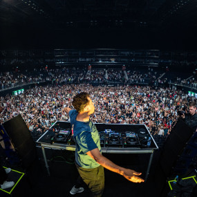 Photo from أمسية لا تتكرر، تجمع النجمين أفروجاك وستيف أوكي في دبي in دبي: Gallery Photo n0j963