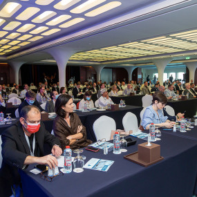 3e5oy9 استديو الصور :دبي في القمة العالمية لليخوت الفاخرة في دبي