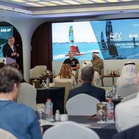 3r5jgk استديو الصور :دبي في القمة العالمية لليخوت الفاخرة في دبي