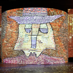 Gaudí & Kandinsky & Klee: Raise Vibration - The Immersive Experience at Infinity Des Lumieres in Dubai: Gallery Photo z91rdq