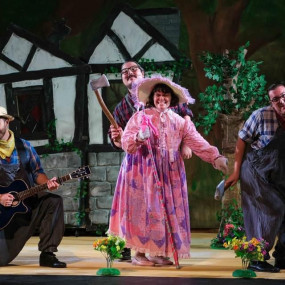 Photo from ذات الرداء الأحمر in المنامة: Gallery Photo n14496