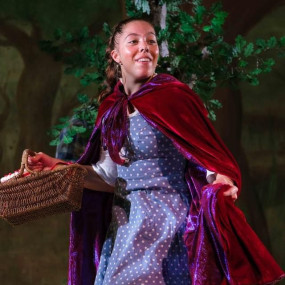 Photo from ذات الرداء الأحمر in المنامة: Gallery Photo 3dkkde