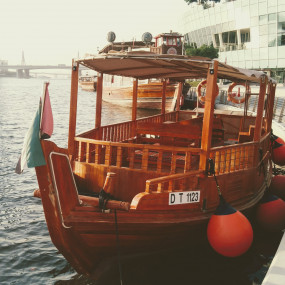 Photo from رحلة بحرية لمدة ساعة في برج خليفة وقناة العبرة in دبي: Gallery Photo 3pj0y3