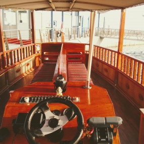 Photo from رحلة بحرية لمدة ساعة في برج خليفة وقناة العبرة in دبي: Gallery Photo 3j59jz