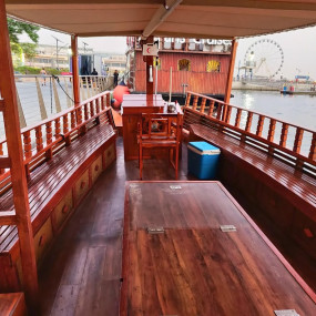 Photo from رحلة بحرية لمدة ساعة في برج خليفة وقناة العبرة in دبي: Gallery Photo 3yombn