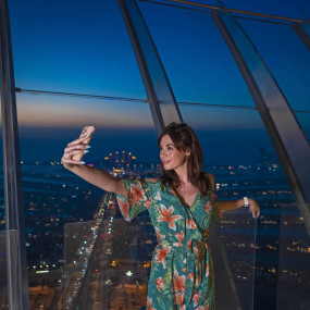 Photo from "ذا فيو" + مشروبات لذيذة تستمتع بها مع الإطلالة الخلابة لأعلى البرج في نخلة جميرا in دبي: Gallery Photo zoo844