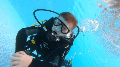 Photo from Scuba Diving for Kids Padi Bubble Maker Class in Dubai: Gallery Photo zm4w9w