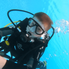Photo from Scuba Diving for Kids Padi Bubble Maker Class in Dubai: Gallery Photo zm4w9w