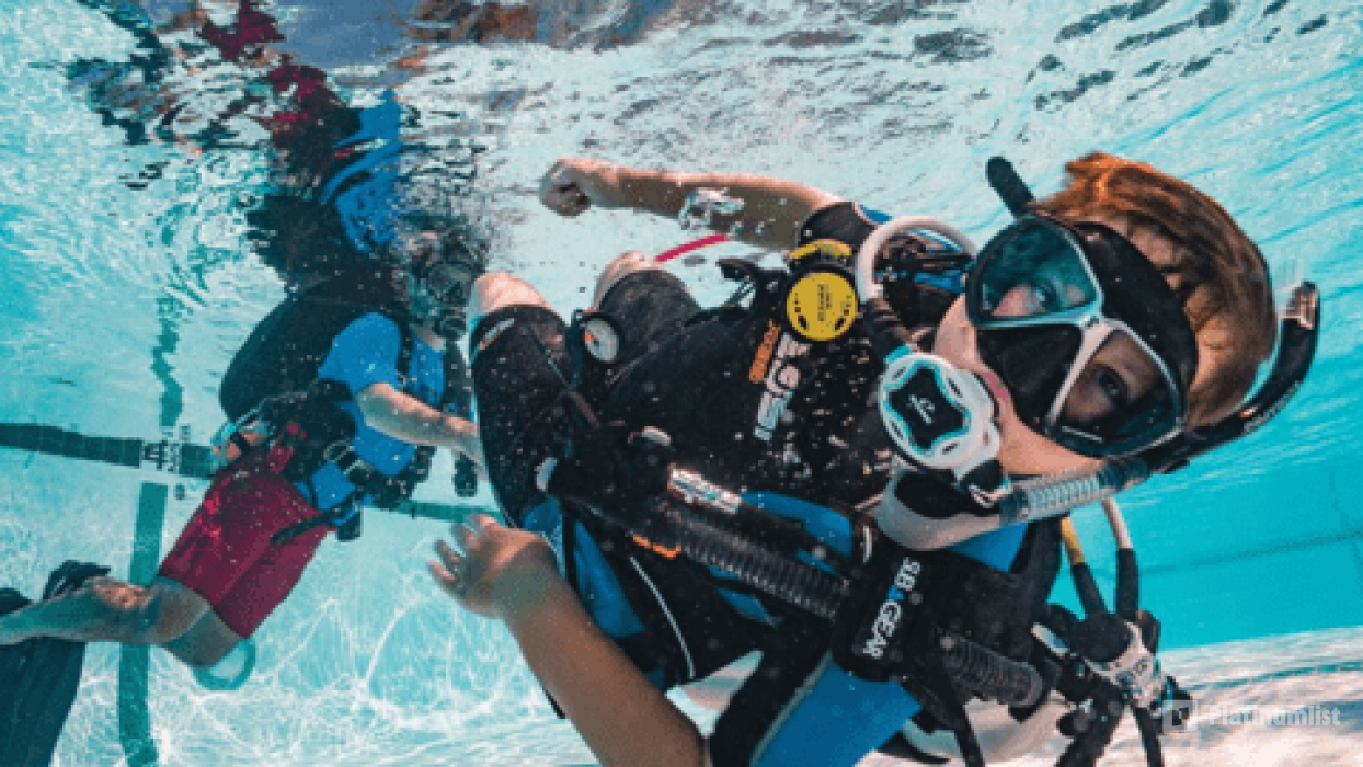 Scuba Diving for Kids Padi Bubble Maker Class in Dubai: Gallery Photo zv5v94