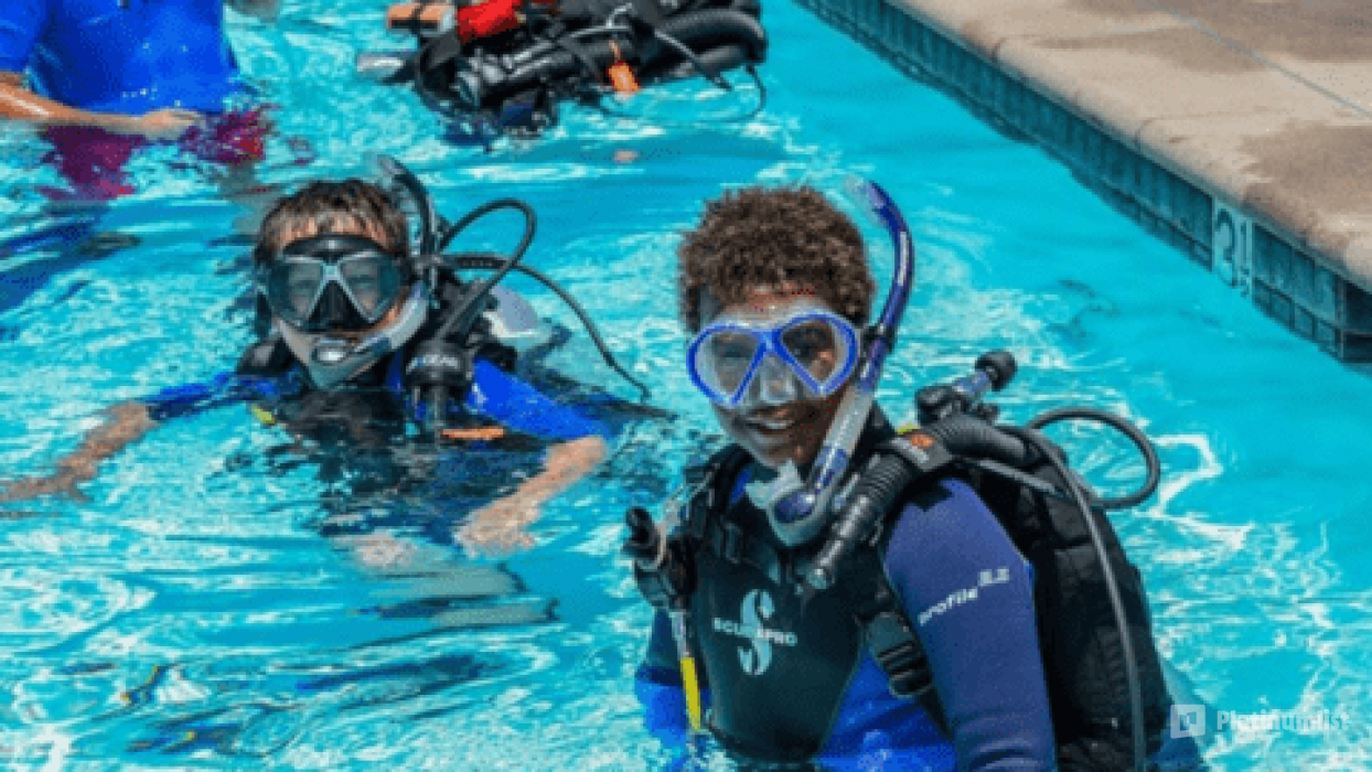 Scuba Diving for Kids Padi Bubble Maker Class in Dubai: Gallery Photo 38vqe6