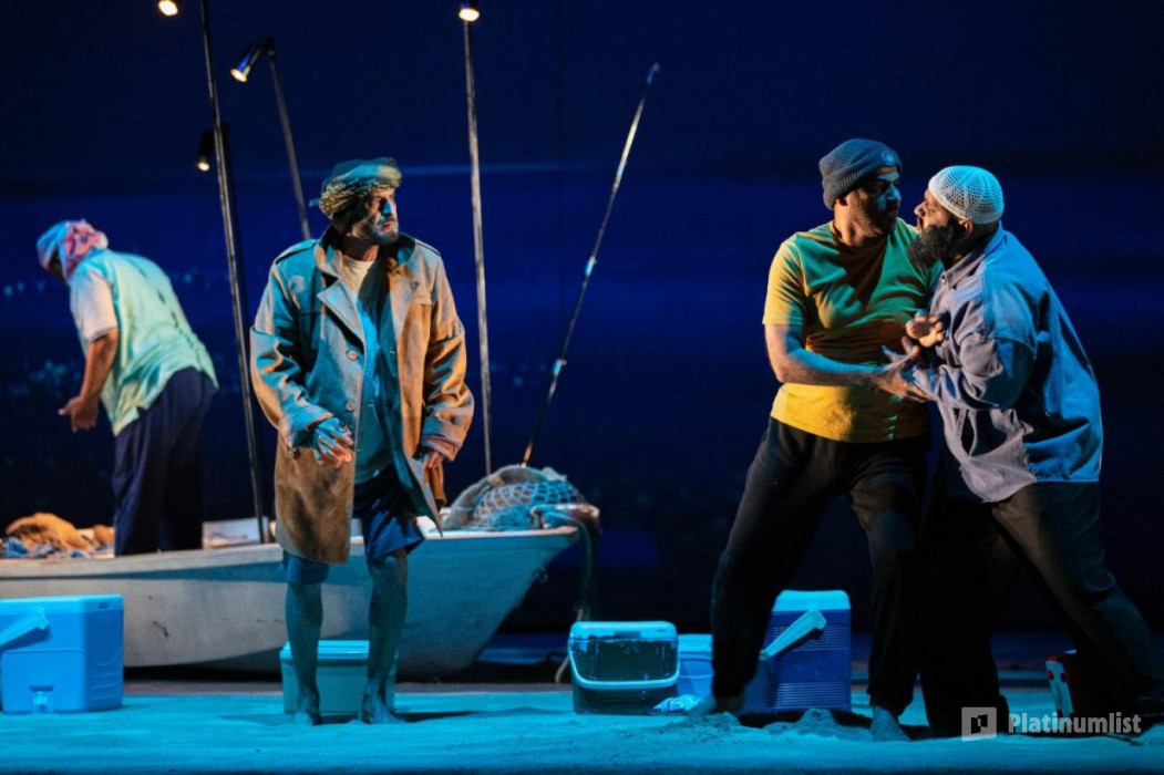 3pe85y استديو الصور :أبوظبي في المسرح الإماراتي: ميادير في المجمع الثقافي في أبو ظبي.