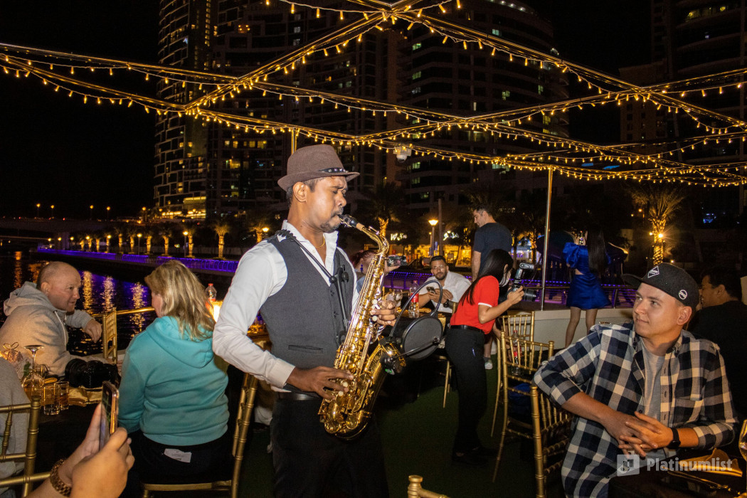 Dubai Marina Sunset Cruise with Live Music & Open Bar in Dubai: Gallery Photo 3pe8k0