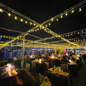 Dubai Marina Dinner Cruise with Live Music & Open Bar in Dubai: Gallery Photo n1426p
