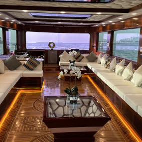 Photo from Superyacht Sunset Cruise in Dubai: Gallery Photo zv5og4