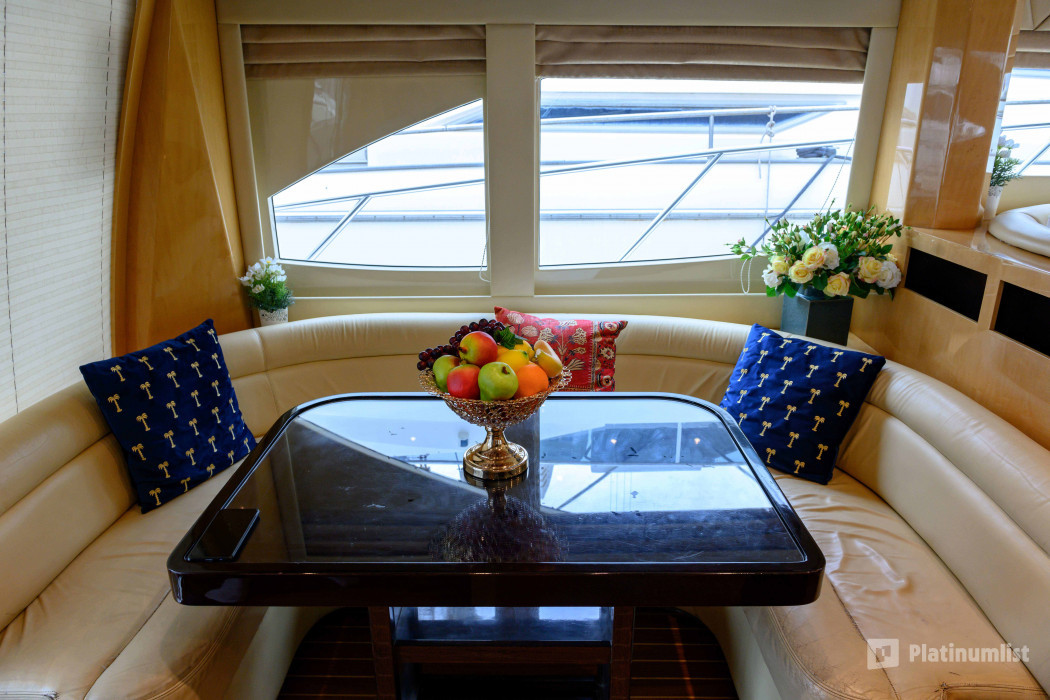 nkde0z استديو الصور :دبي في GENESIS Private Luxury Yacht Cruise