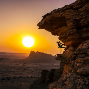 Edge Of The World With Dinner in Riyadh: Gallery Photo 3peoxy