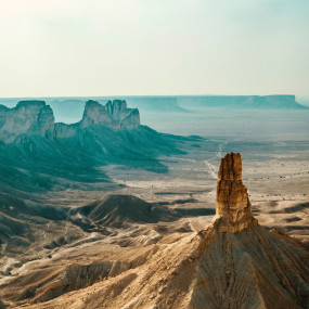 Edge Of The World With Dinner in Riyadh: Gallery Photo 3jkv4j