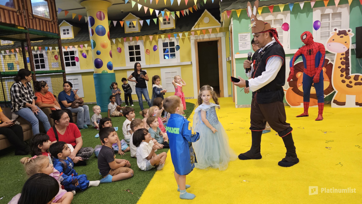 3qbj5r استديو الصور :دبي في منطقة اللعب المخصصة للأطفال في دبي: كيدز إتش كيو "Kids HQ"