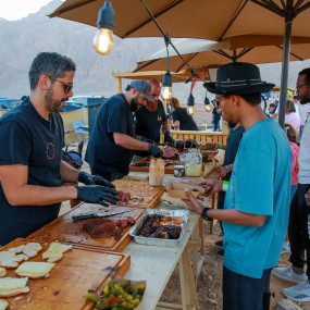 Photo from مهرجان طعام "لحم وجبال" في منتزه جبل حفيت الصحراوي، العين in العين: Gallery Photo 38vx86