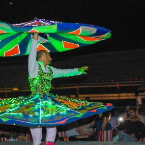 Dubai Red Dunes Desert Safari, Dune Bashing, Shows And  BBQ Dinner in Dubai: Gallery Photo z7ygbx