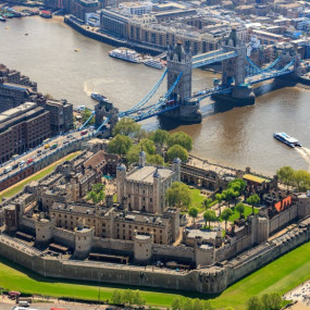 The Tower of London & See 30+ London Top Sights in London: Gallery Photo z7yvew