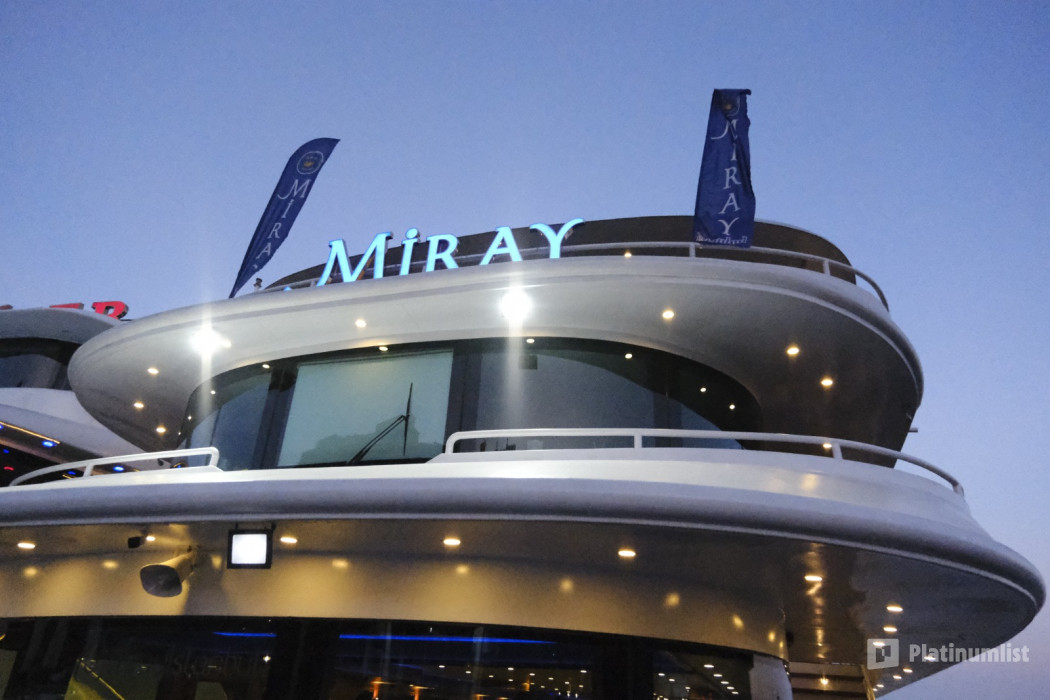 34kbrd استديو الصور :إسطنبول في رحلة عشاء في البوسفور على متن كروز تافيرن مع عروض عالمية