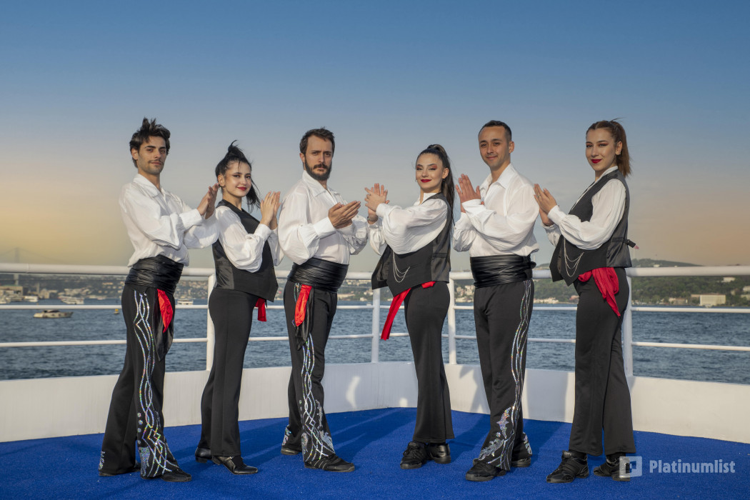 Bosphorus Dinner Cruise Tavern & World Show in Istanbul: Gallery Photo 38v98q