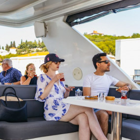 Bosphorus Yacht Cruise with Stopover on Asian Side in Istanbul: Gallery Photo zgkpyr