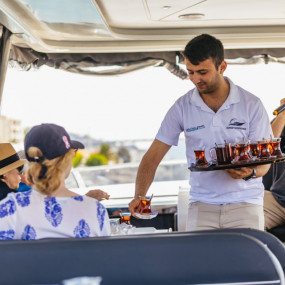 Фотография с Bosphorus Yacht Cruise with Stopover on Asian Side в Стамбул: Галерея фото 35db21