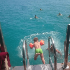 Photo from Swim & Jump in Qatar (Cruising and Island Experience) in Doha: Gallery Photo n6bdy1