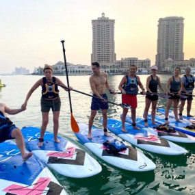 3pe6ry استديو الصور :الدوحة في جزيرة اللؤلؤة: تجربة التجديف وقوفًا في قطر