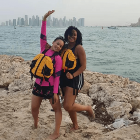 38v9m9 استديو الصور :الدوحة في جزيرة اللؤلؤة: تجربة التجديف وقوفًا في قطر