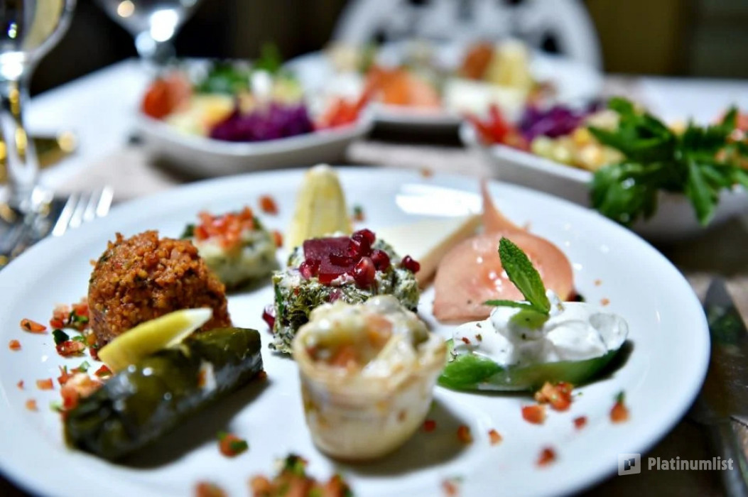 Bosphorus Luxury Dinner Cruise with Entertainment in Istanbul: Gallery Photo 35d1wg