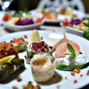 Photo from جولة عشاء فاخرة مع ترفيه على مضيق البوسفور in إسطنبول: Gallery Photo 35d1wg