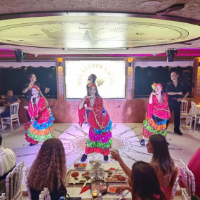 Фотография с Bosphorus Luxury Dinner Cruise with Entertainment в Стамбул: Галерея фото z7yeww