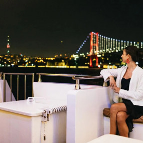 Фотография с Bosphorus Luxury Dinner Cruise with Entertainment в Стамбул: Галерея фото 3e5k1m