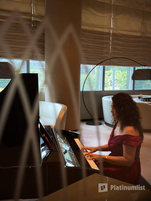 n08w89 استديو الصور :دبي في Host Afternoon Tea & Sunset Cocktail at the top of Burj Khalifa