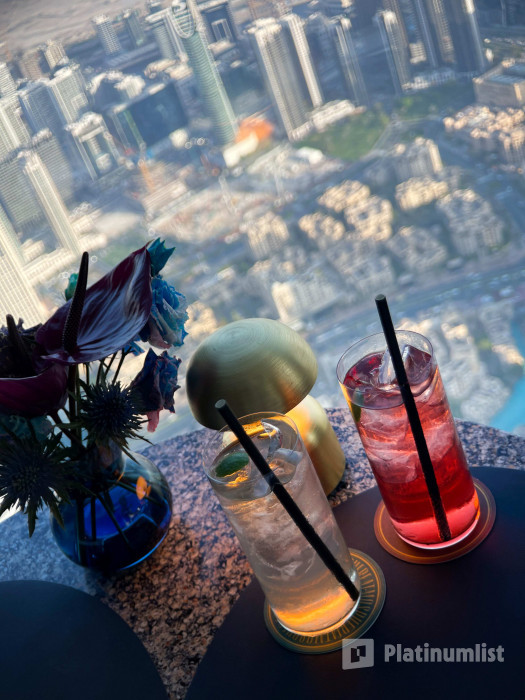 zookd0 استديو الصور :دبي في Host Afternoon Tea & Sunset Cocktail at the top of Burj Khalifa