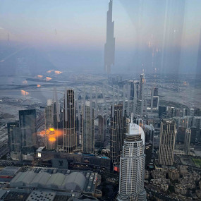 3jko5q استديو الصور :دبي في Host Afternoon Tea & Sunset Cocktail at the top of Burj Khalifa