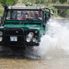 Photo from جولة في ألانيا تشمل التجديف بالقارب، رحلة سفاري بالجيب، ركوب الدراجات الرباعية، والانزلاق بالحبال in أنطاليا: Gallery Photo zgk871