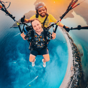 zm4qdp استديو الصور :موغلا في الطيران المظلي في البحر الميت